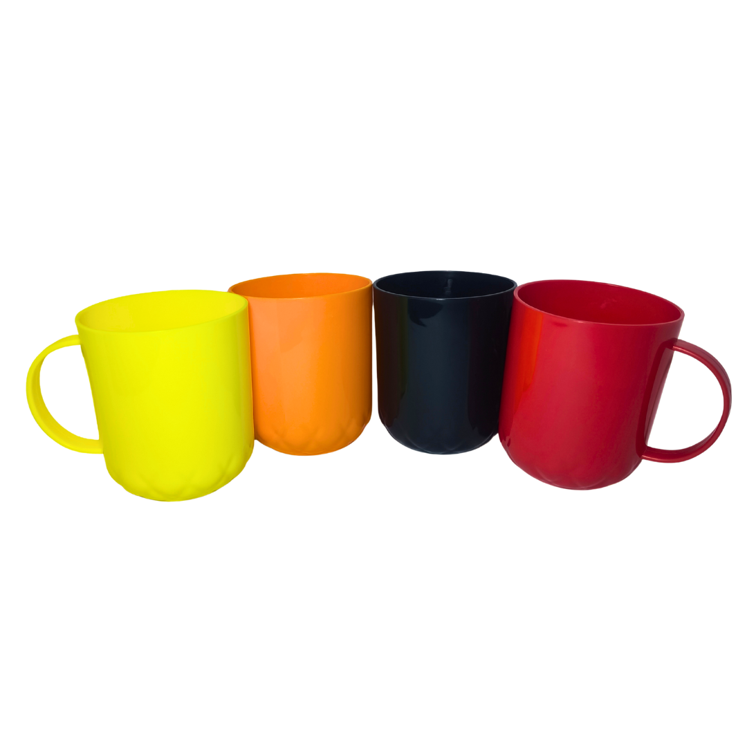 Juego de 4 Tazas de plástico Capacidad 450 ml c/u